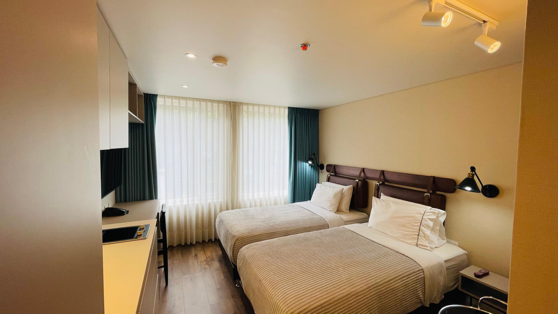 Junior, Twin Beds, Street View، Grace Chapinero 2/10
