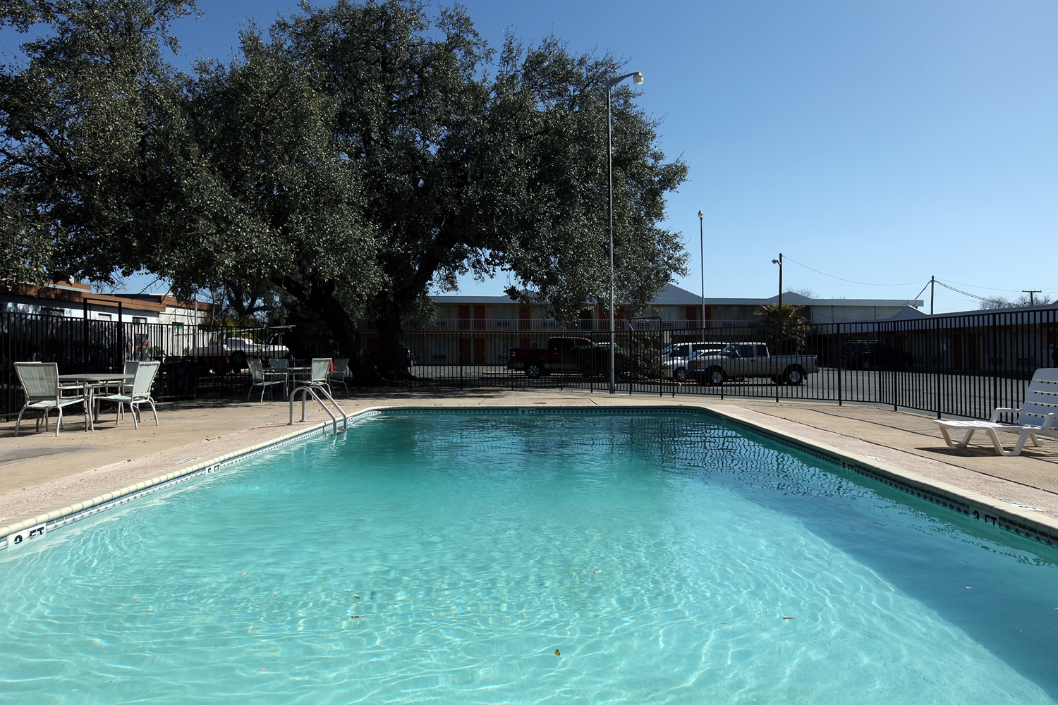 Americas Best Value Inn Uvalde 31/31