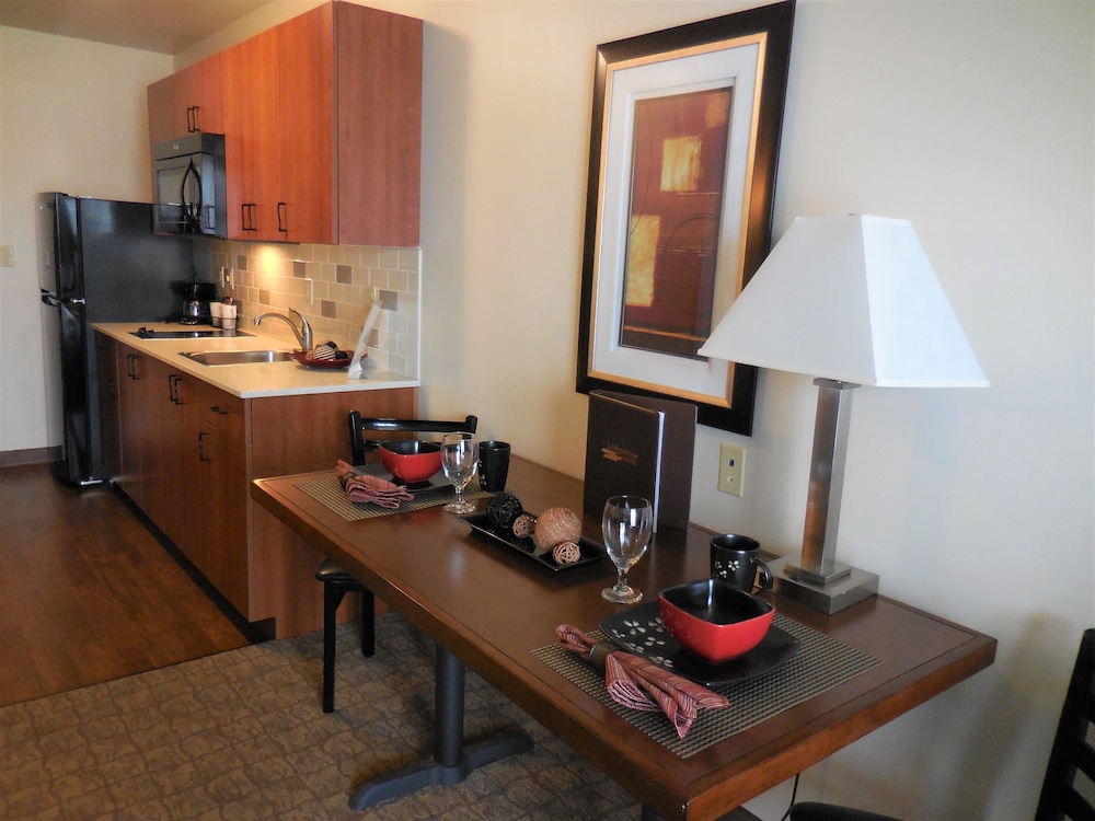 Ledgestone Hotel Billings 53/69