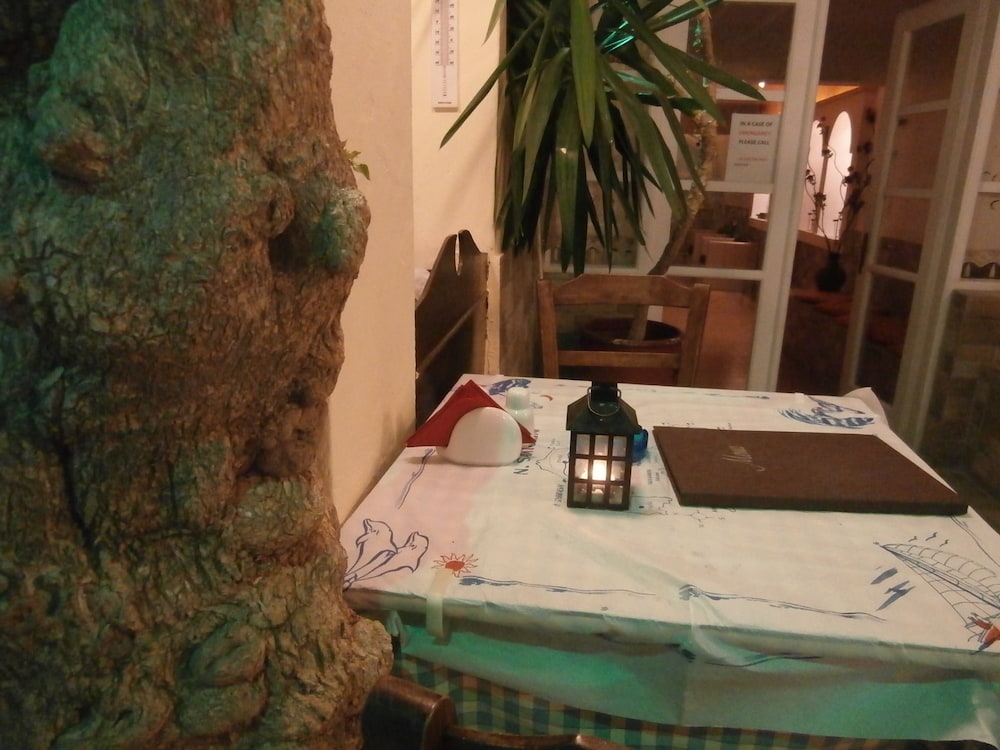 NARKISSOS HOTEL 41/50