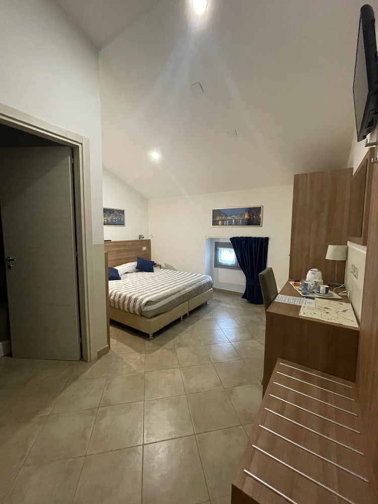Hotel Montecarlo 5/53