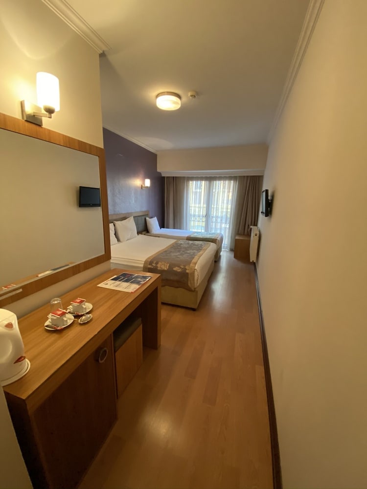 Grand Anzac Hotel 18/33