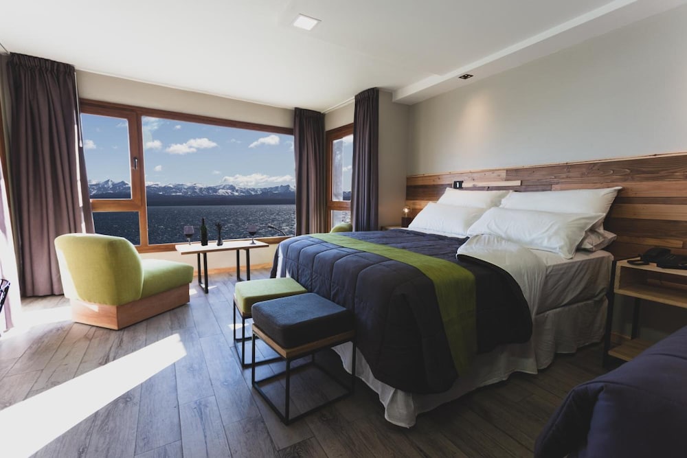 SUPERIOR, TRIPLE, LAKE VIEW