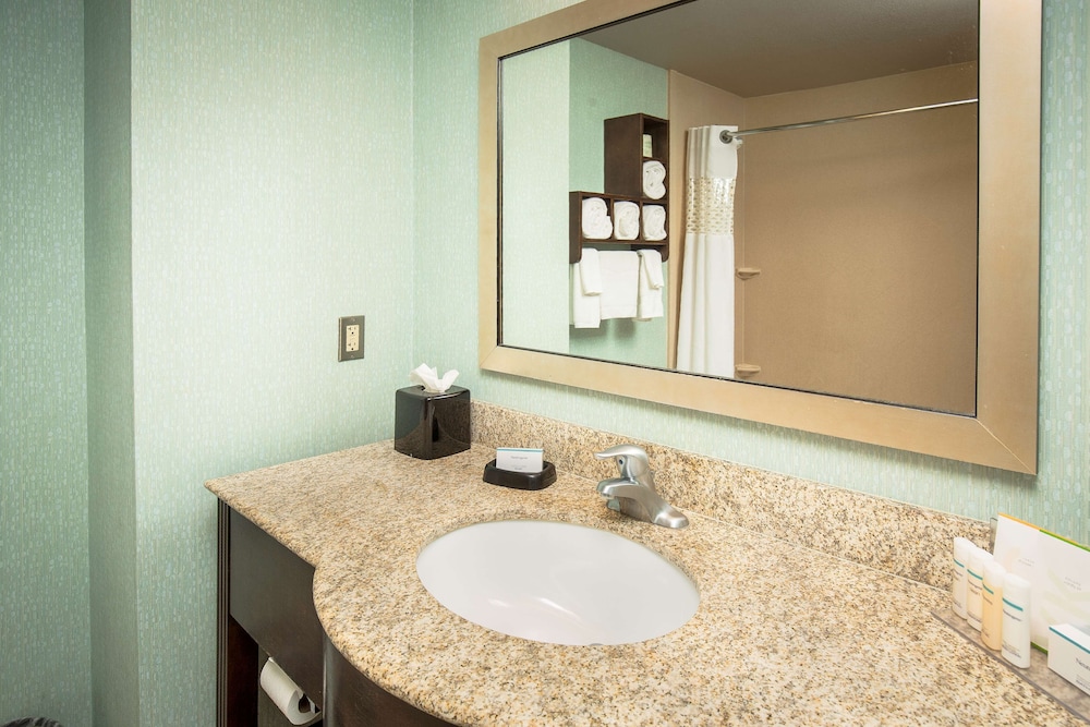 Hampton Inn and Suites Suisun City Waterfront 17/50