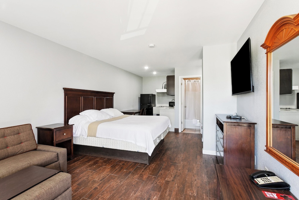 LaPlace Motel 16/30