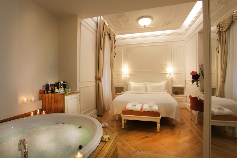 Corinne Hotel 32/50