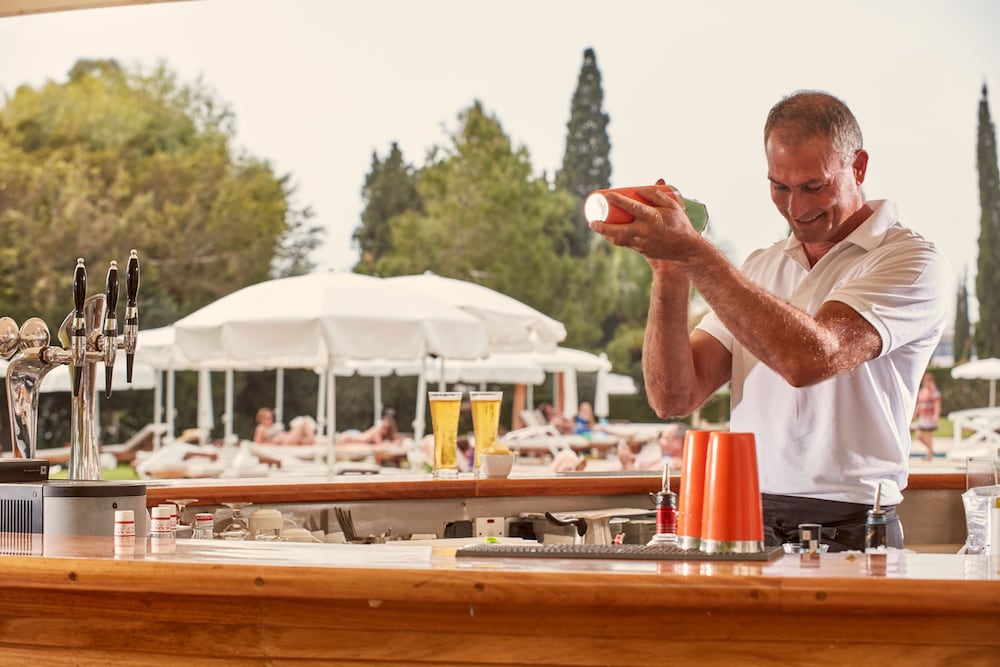 Grecian Park Hotel 13/75