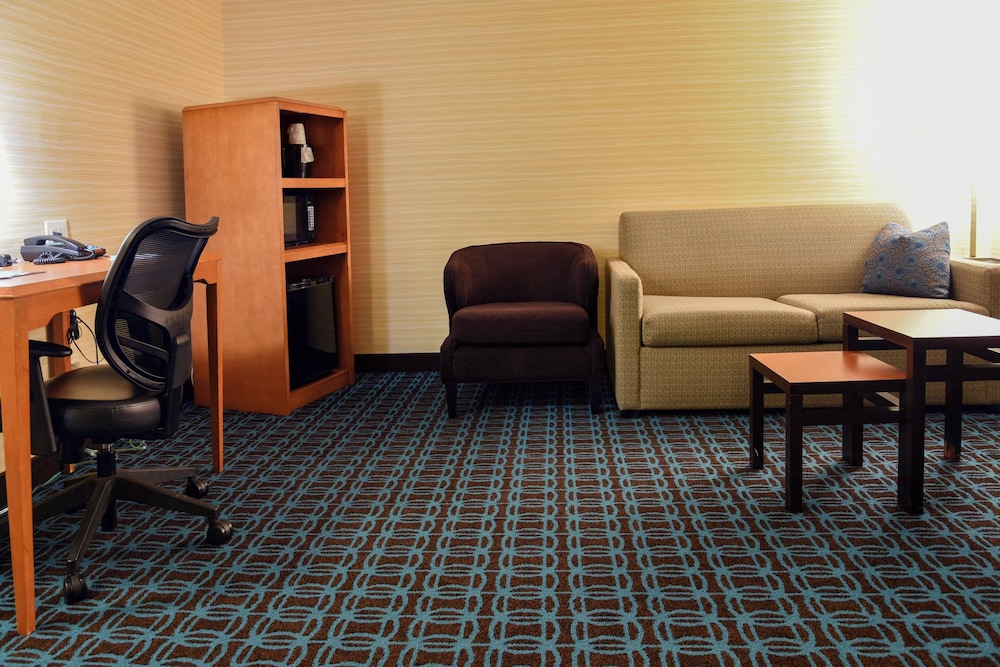 Fairfield Inn & Suites Hartford Airport 30/34