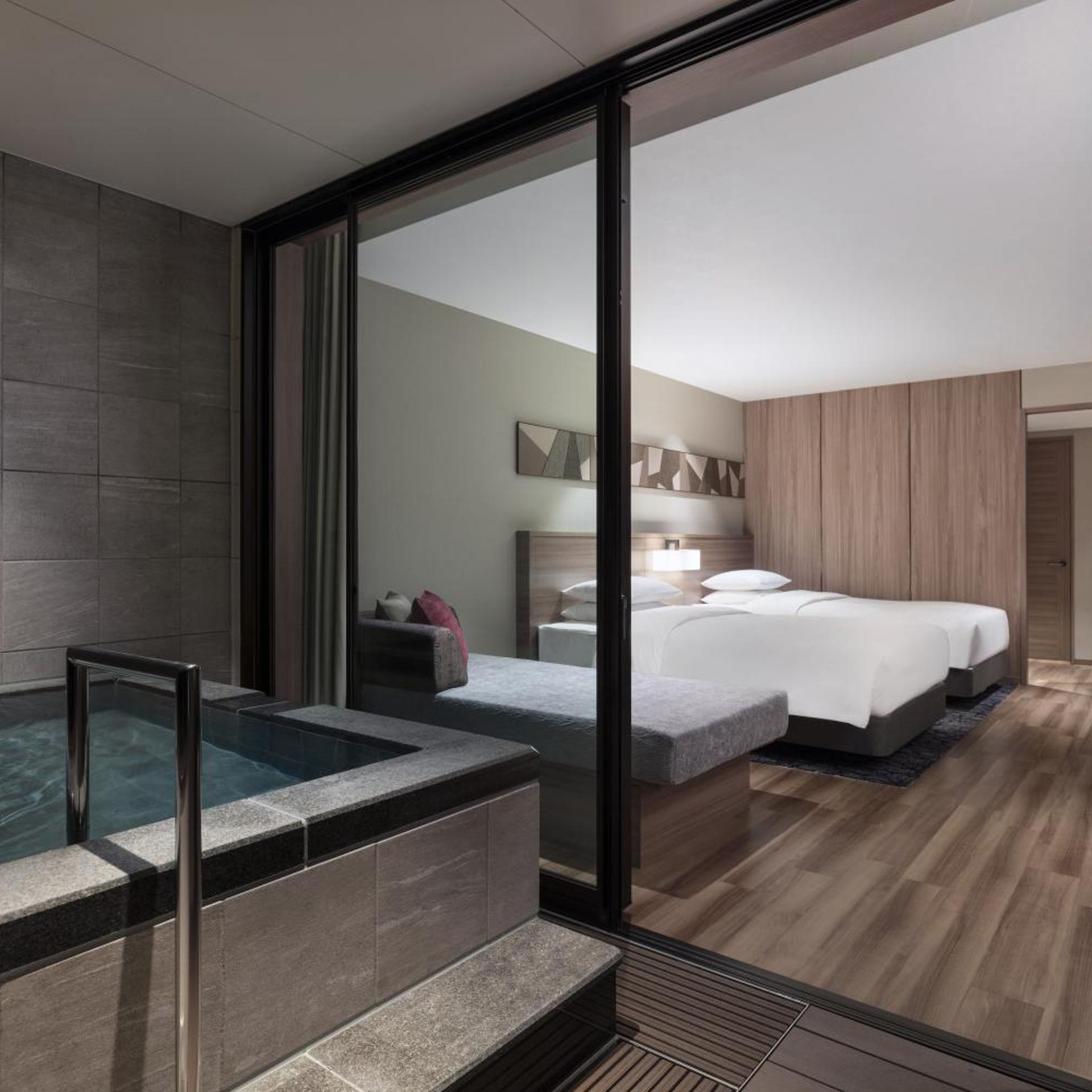 Guest Room, Deluxe, Twin Beds, Hot Spring Bath، Izu Marriott Hotel Shuzenji 3/6