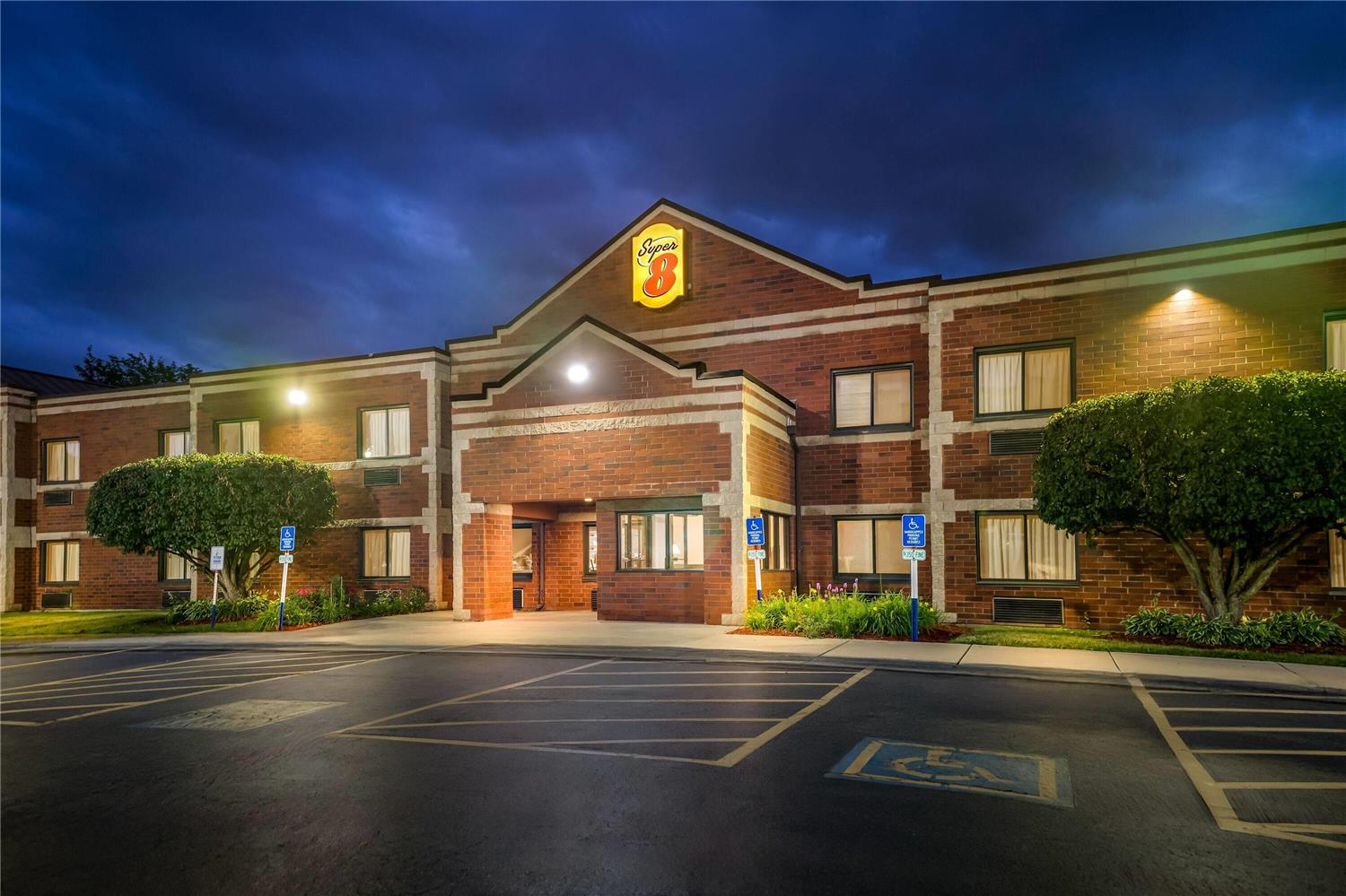 Super 8 by Wyndham Elgin 2/38