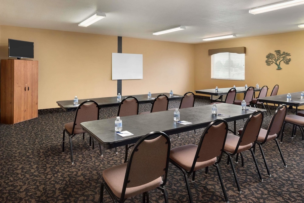 Travelodge By Wyndham Missouri Valley 21/25