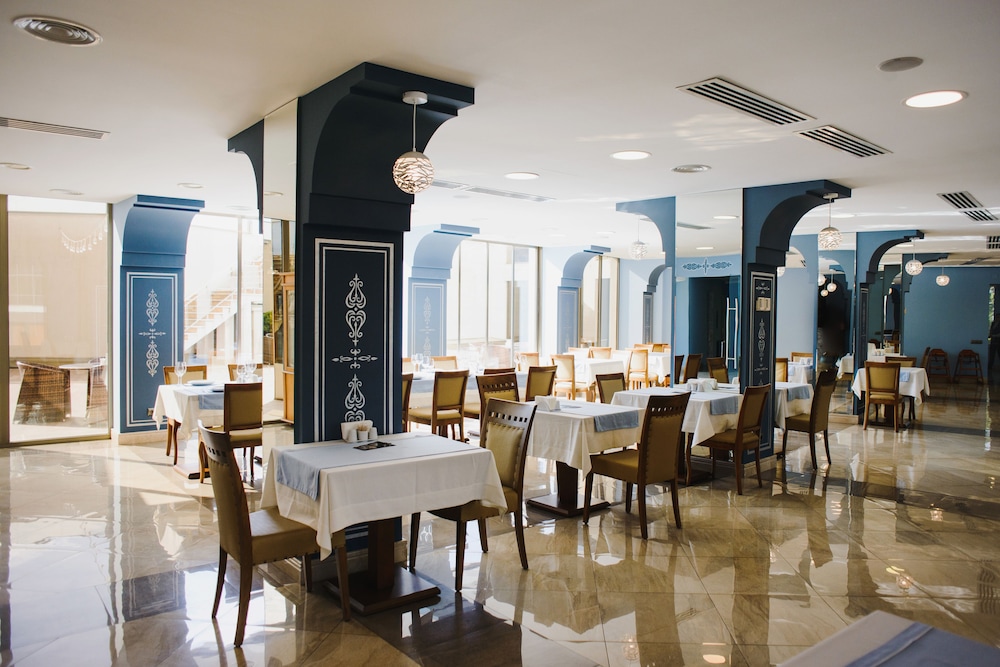 Colosseum Marina Hotel Batumi 60/72