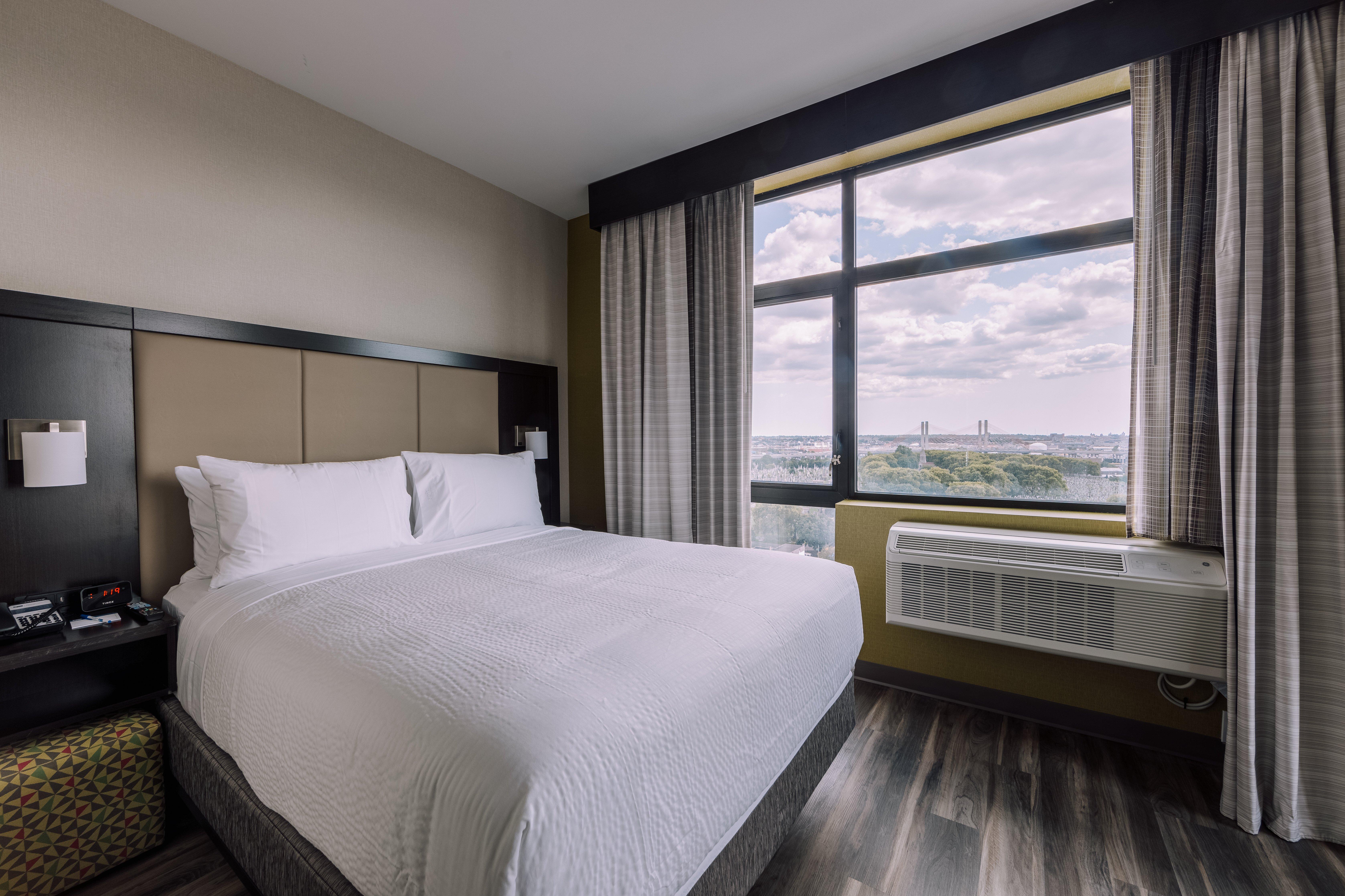 غرفة بسرير كينج، Holiday Inn Express Long Island City E New York, an IHG Hotel 5/7