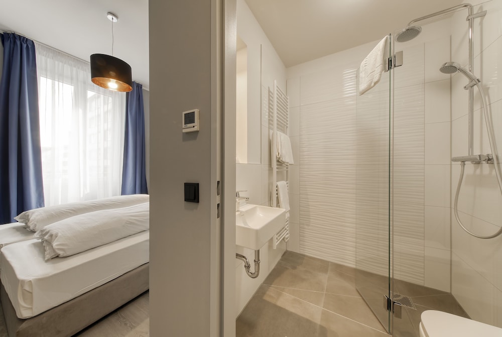Smart Stay Hotel Station 19/37