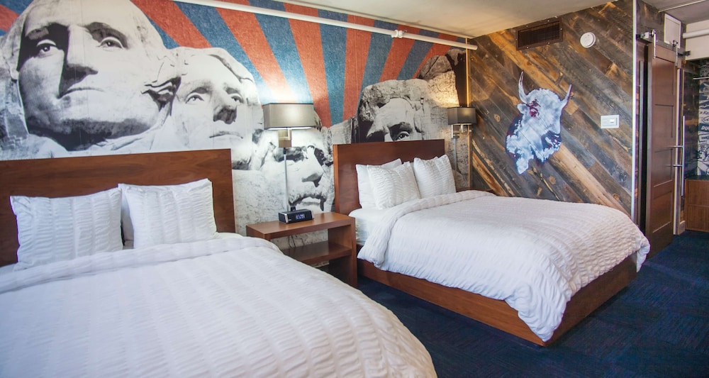 STANDARD, 2 QUEEN BEDS