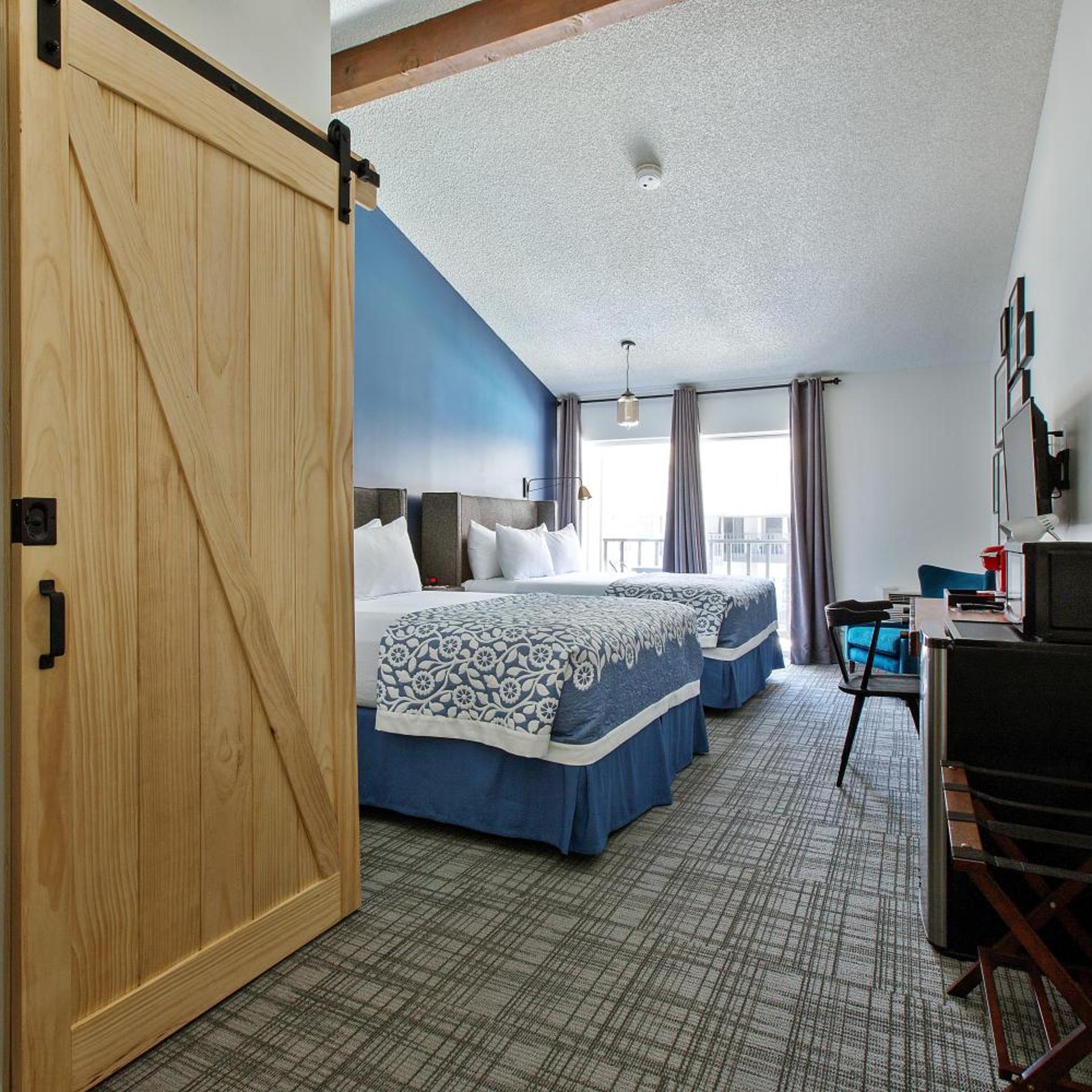 Room, 2 Queen Beds, Balcony or Patio