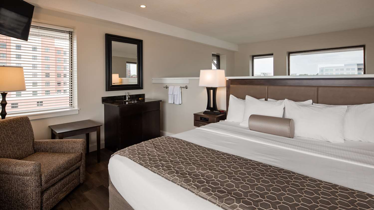 Loft, Suite, King Bed, River View, Sofa