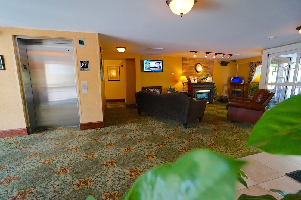 Maine Evergreen Hotel Ascend Hotel Collection 9/33