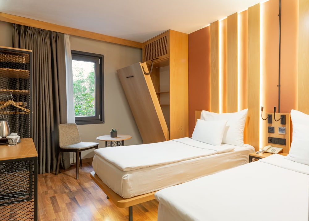CLASSIC, TRIPLE, 3 BEDS
