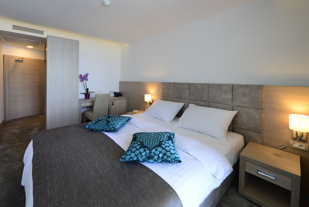 ROOM, DOUBLE BED, SEA VIEW
