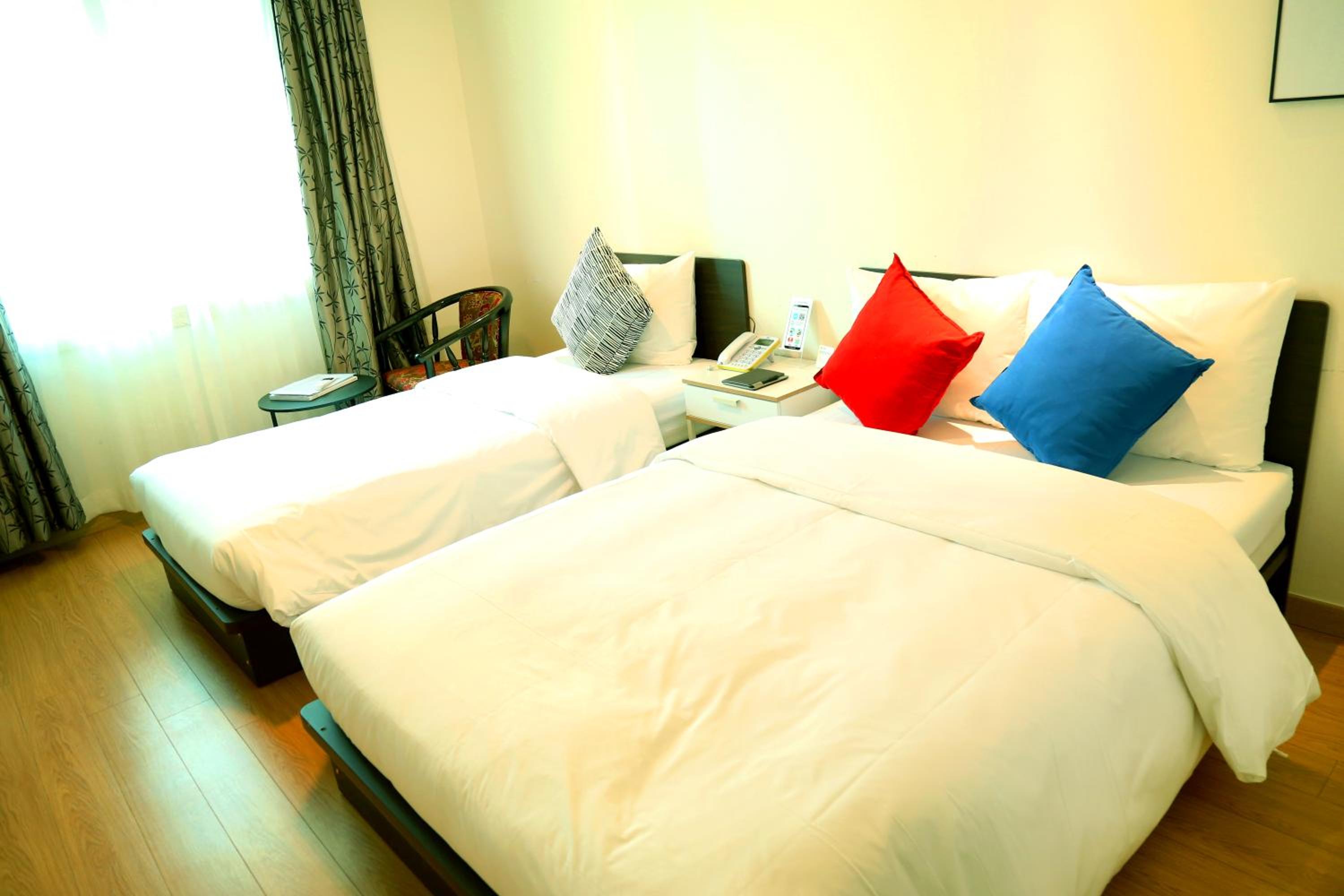 Hollywood, Twin Beds