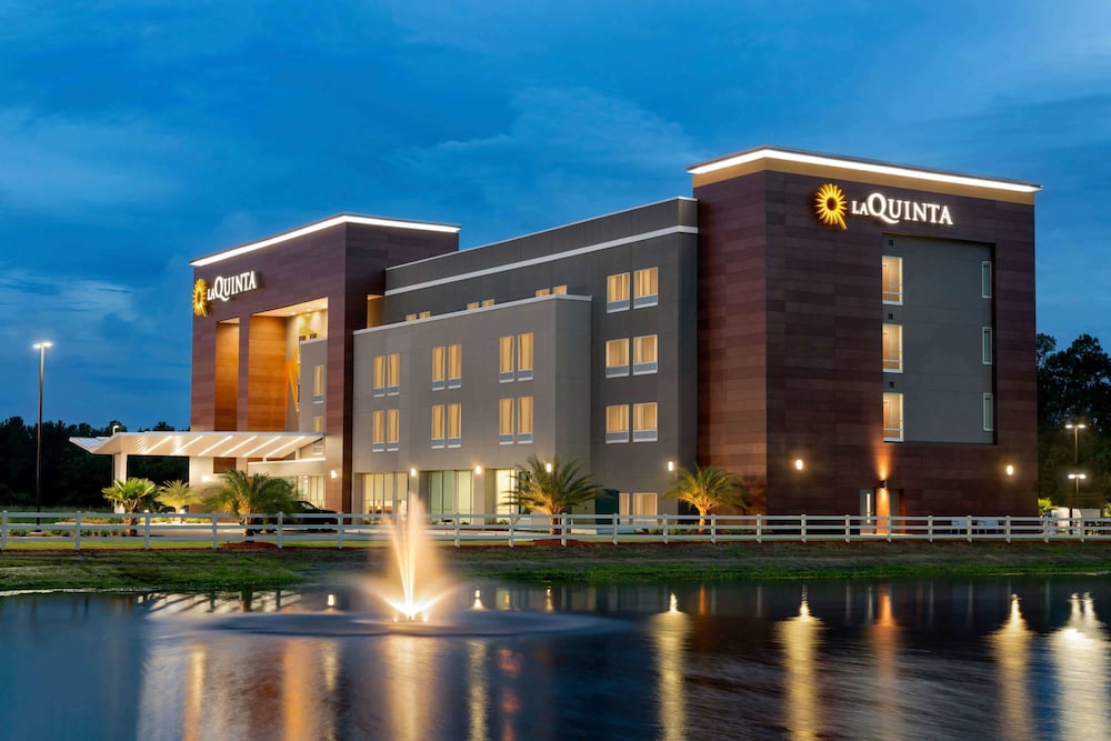 La Quinta Inn & Suites by Wyndham Brunswick/Golden Isles 1/59