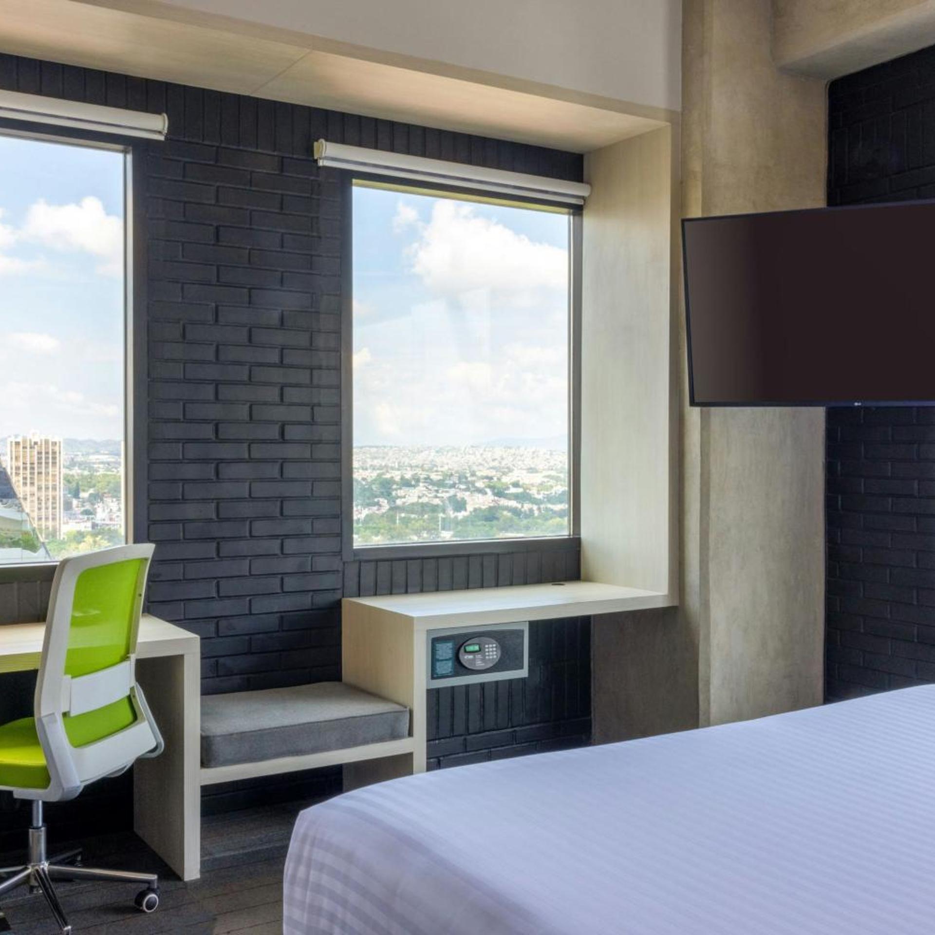 Savvy, Guest Room, King Bed