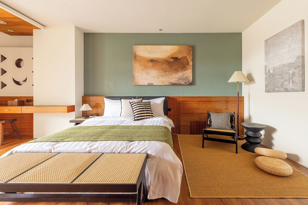DELUXE, DOUBLE BED, BALCONY