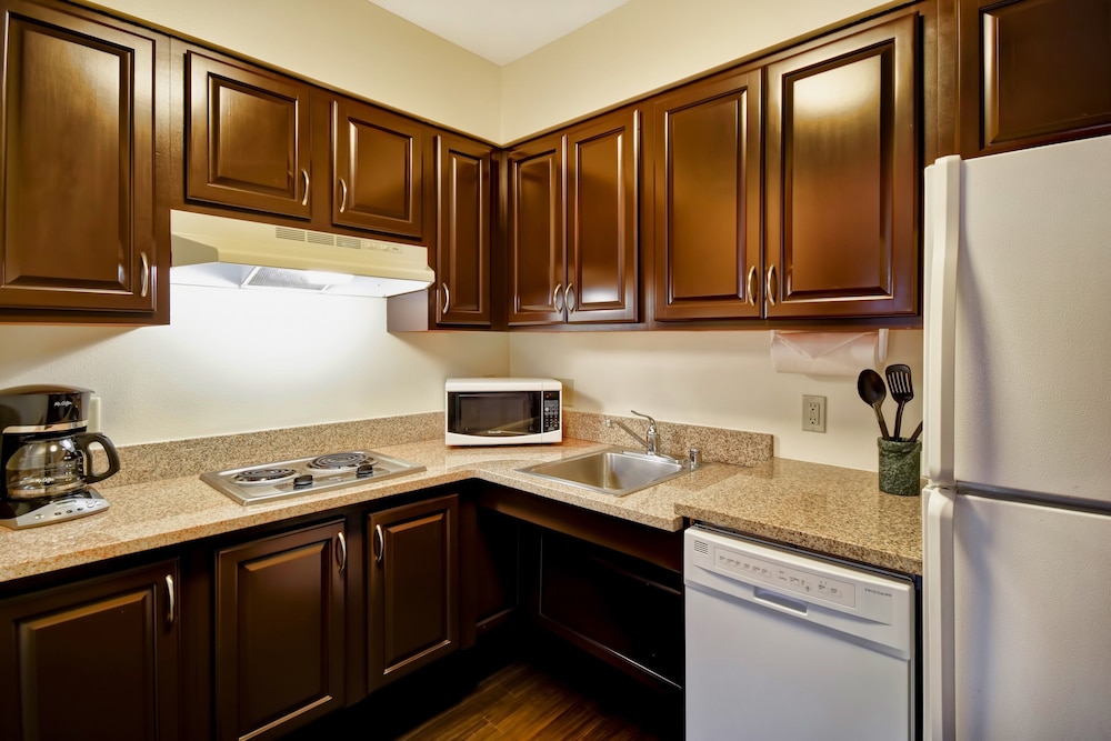 Staybridge Suites Middleton/Madison-West 43/49