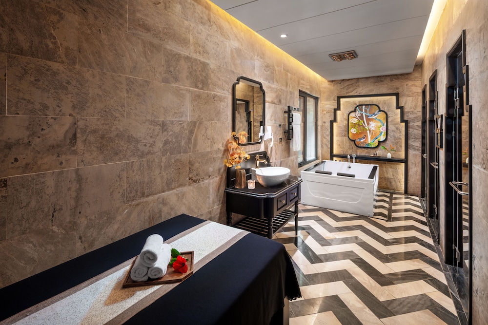 Ravatel Luxury Hotel Bac Giang 23/50