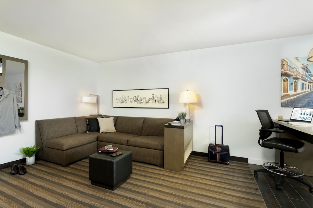 Hyatt House San Juan 40/74