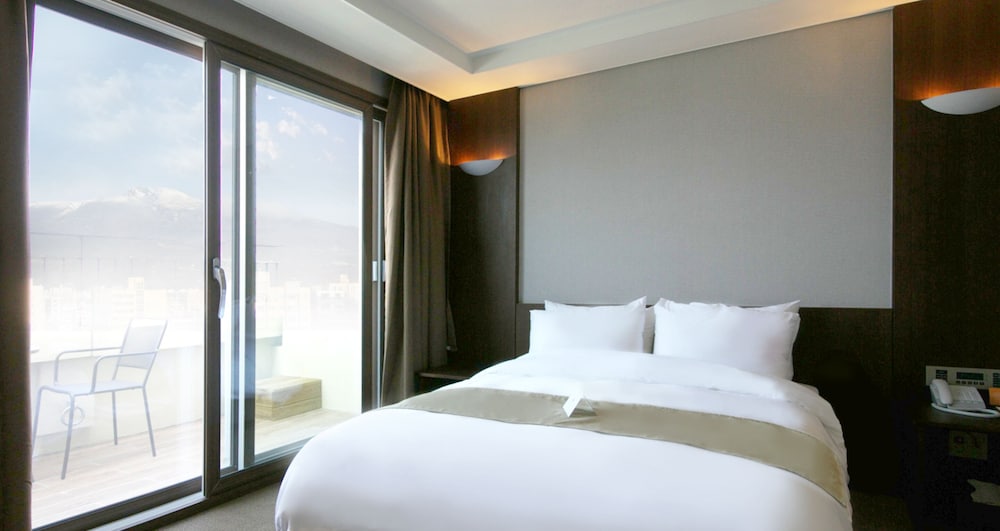 EXECUTIVE, SUITE