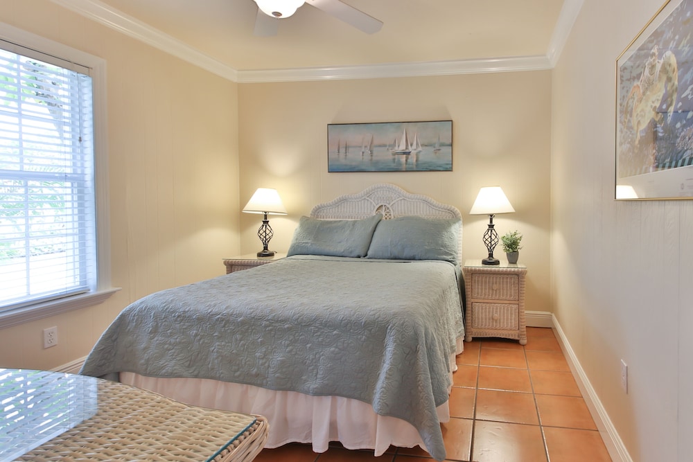 Tortuga Inn Beach Resort 19/76