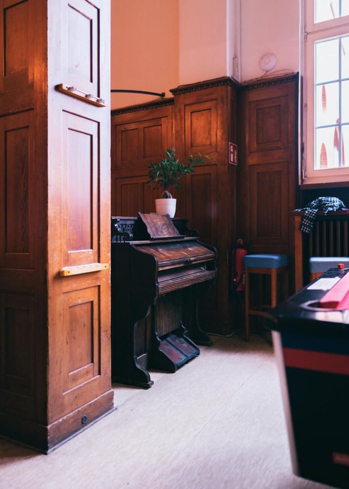 Three Little Pigs Hostel 29/44