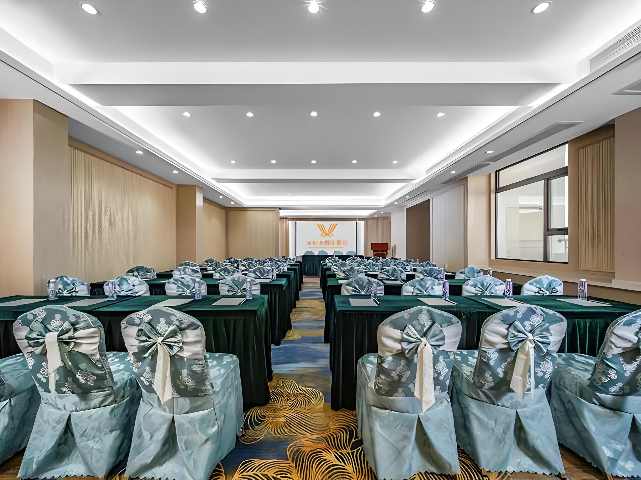 Vienna International Hotel (Shenzhen Huizhanwan Center) 42/50