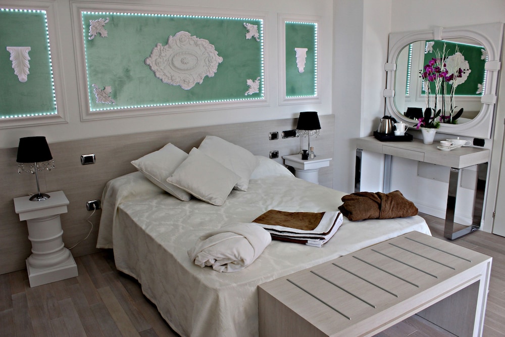 PARADISO HOTEL BOVELACCI 64/68