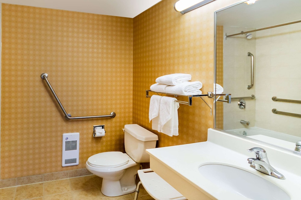 Econo Lodge Inn & Suites Calgary - University 7/32