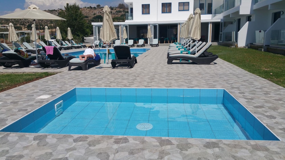 Maricas Boutique Hotel 57/65