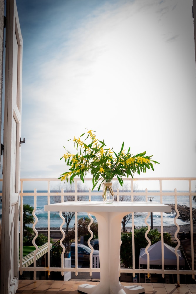 Hôtel Reine D'Azur 6/50