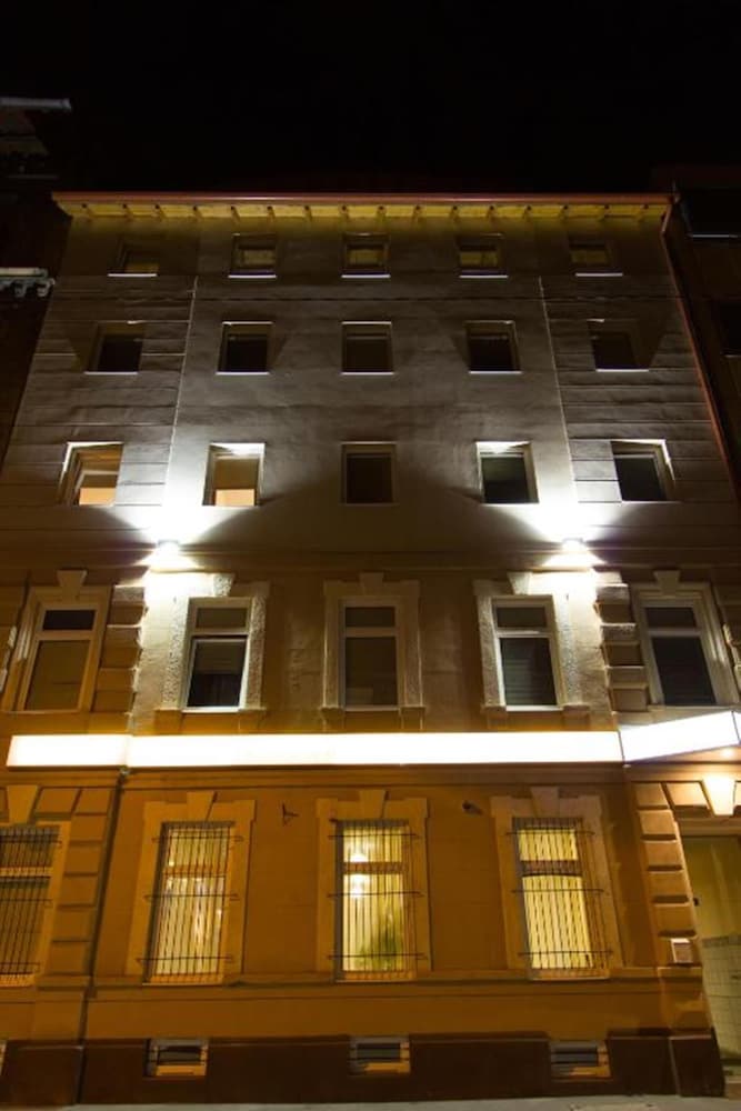 Six Inn Hotel Budapest 1/22