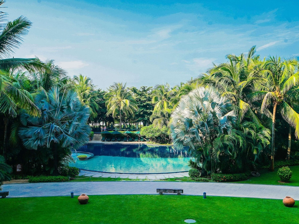 Pullman Oceanview Sanya Bay Resort and Spa 74/76