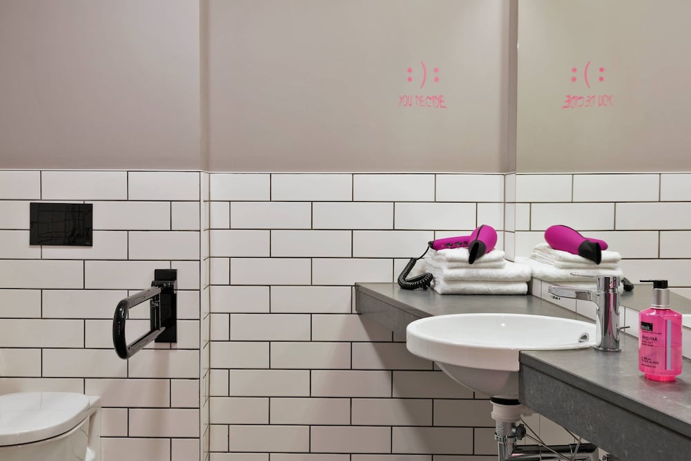 Moxy Frankfurt East 8/54