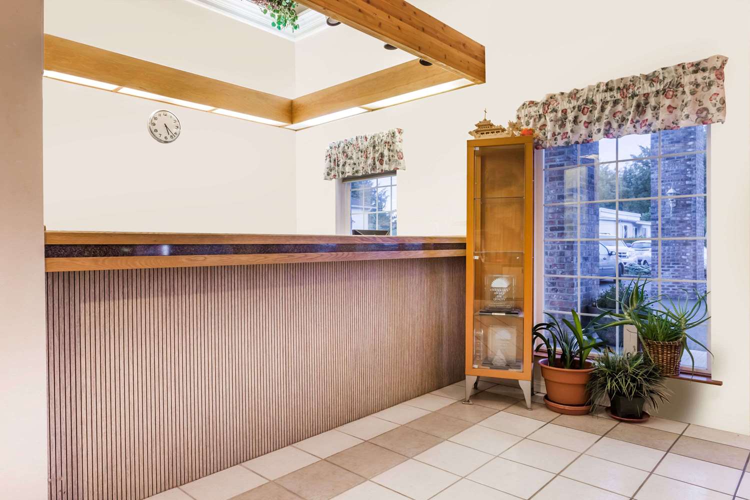 Days Inn by Wyndham Ocean Shores 2/9
