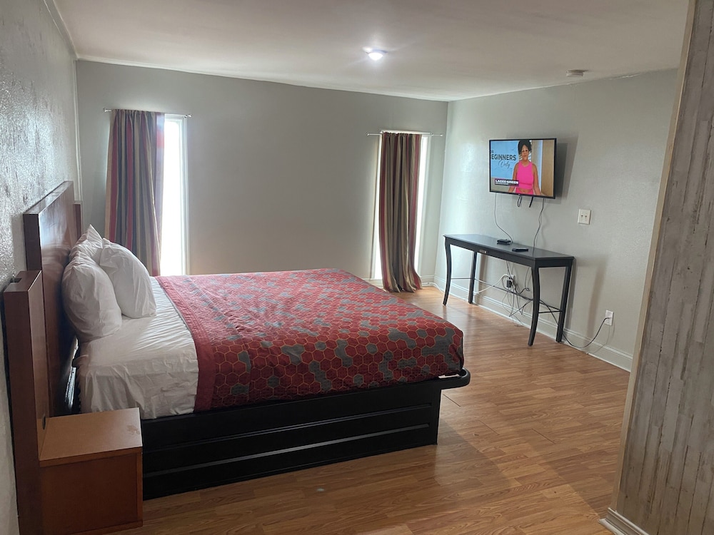 Economy, 2 King Beds