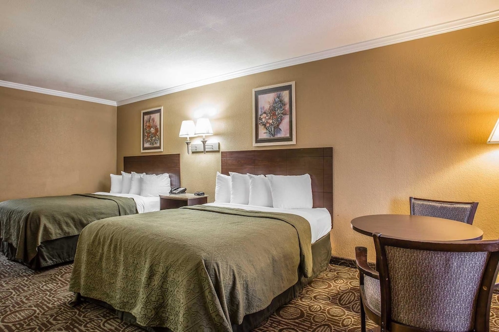 Quality Inn and Suites Ft Jackson Maingate 12/35