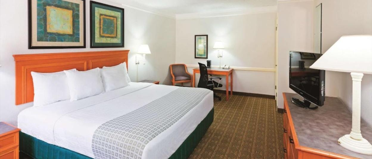 ROOM, KING BED
