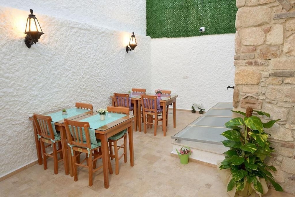 Brothers Cesme Boutique Hotel 30/33