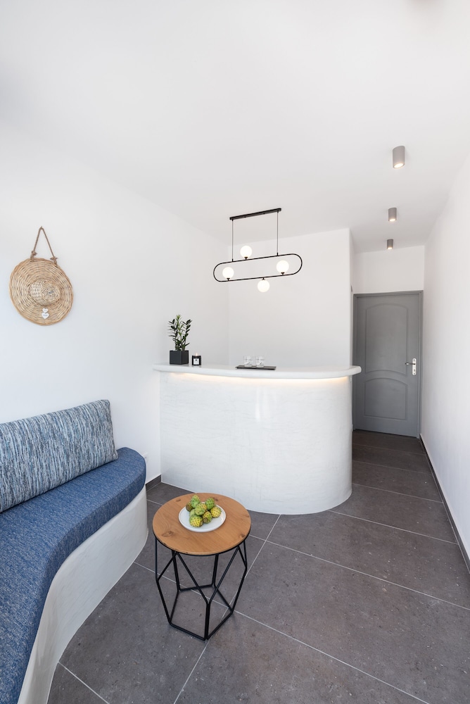 Volcanic Arc Santorini Suites 9/59