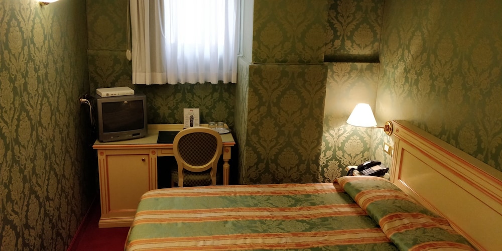 Hotel Villa Delle Palme 48/79