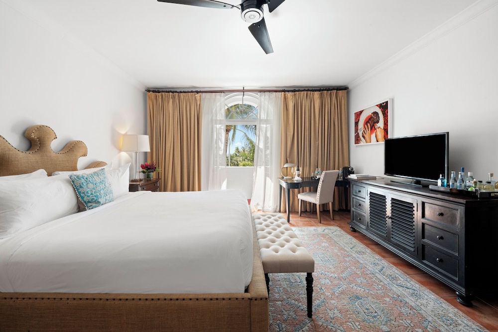 STUDIO, SUITE, KING BED